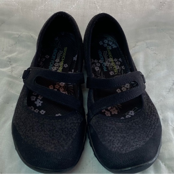 Skechers Black Loafers Comfortable Flats Womens Size 6 Shoes Slip On - Picture 1 of 11